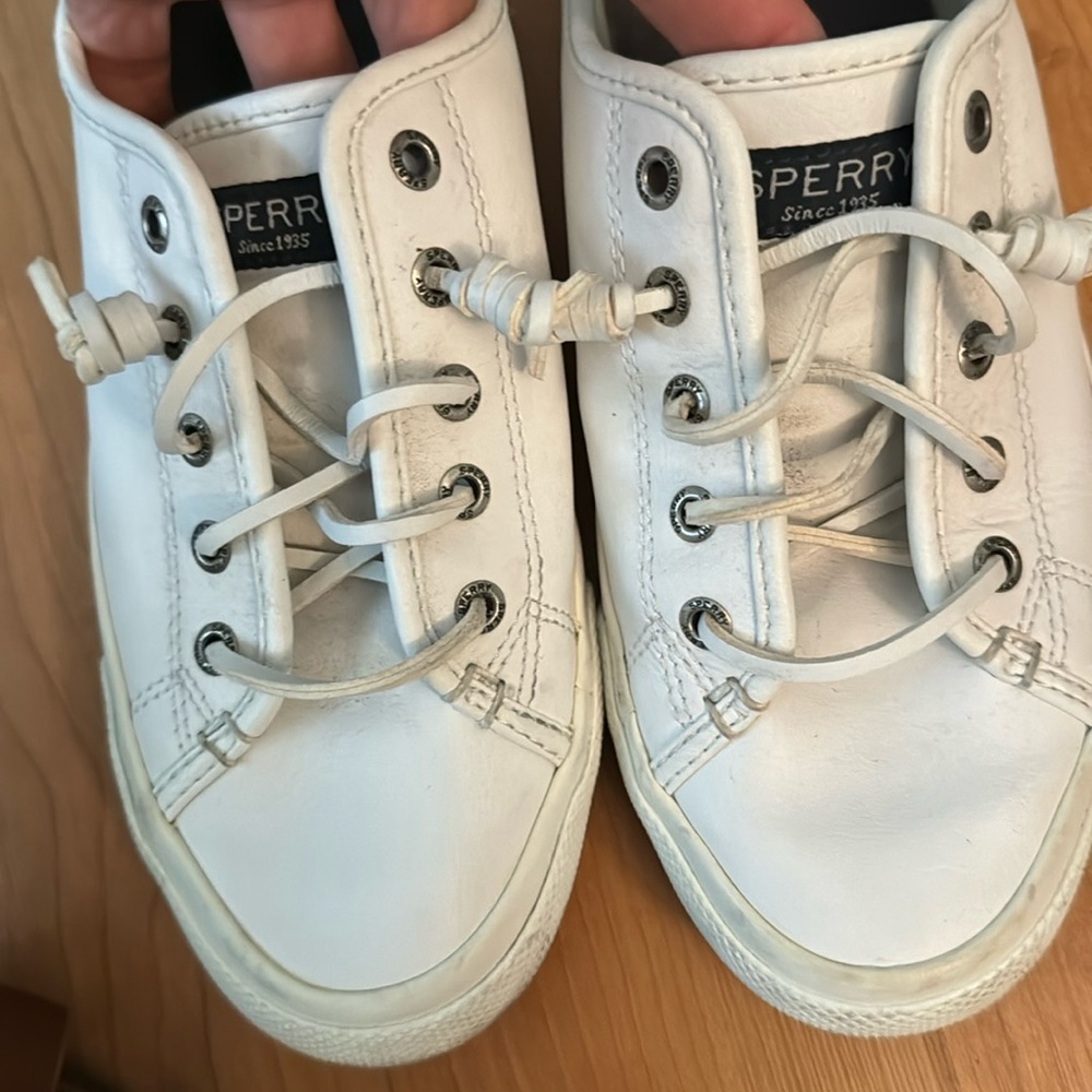 Women's Crest Vibe Leather Sneakers